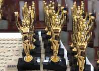 Type matériel de trophée de tasse d'alliage fait sur commande plaqué par or en métal pour des gagnants