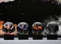 Métiers en cristal de décoration de forme de boule conçus avec l'arbre de Four Seasons