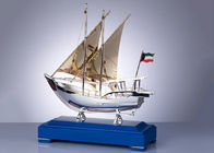 Souvenirs/modèle culturels arabes bas en bois bateau de poissons avec le drapeau fait sur commande
