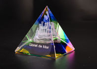 3D a gravé les récompenses en verre colorées de tasse en cristal de trophée comme souvenirs de concurrence