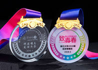 Textes faits sur commande en cristal de soufflage de sable de médailles de sports d'étudiants avec le ruban de tirage en couleurs