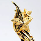 la tasse de trophée d'or d'OEM de récompense d'étoile de dessus de résine a adapté Logo Texts aux besoins du client