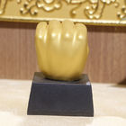 Décoration d'or de bureau de tasse de trophée de résine du poing 9cm de récompense de match de boxe