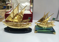 Metal les souvenirs culturels arabes d'alliage/modèle Arabe de bateau de pêche avec la base en cristal