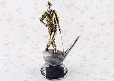 Les Anglais ouvrent le trophée de boule de golf de championnat avec des figurines de golf en métal