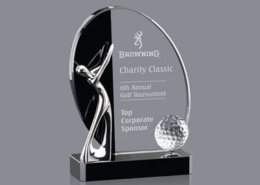 Tasse faite sur commande de trophée de golf de logo avec les chiffres de golf en métal et la boule de golf en cristal