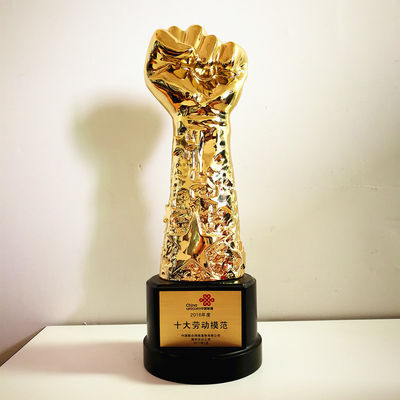 Récompenses d'or de personnel de Fist Trophy Company de polyresin de cadeau de souvenir